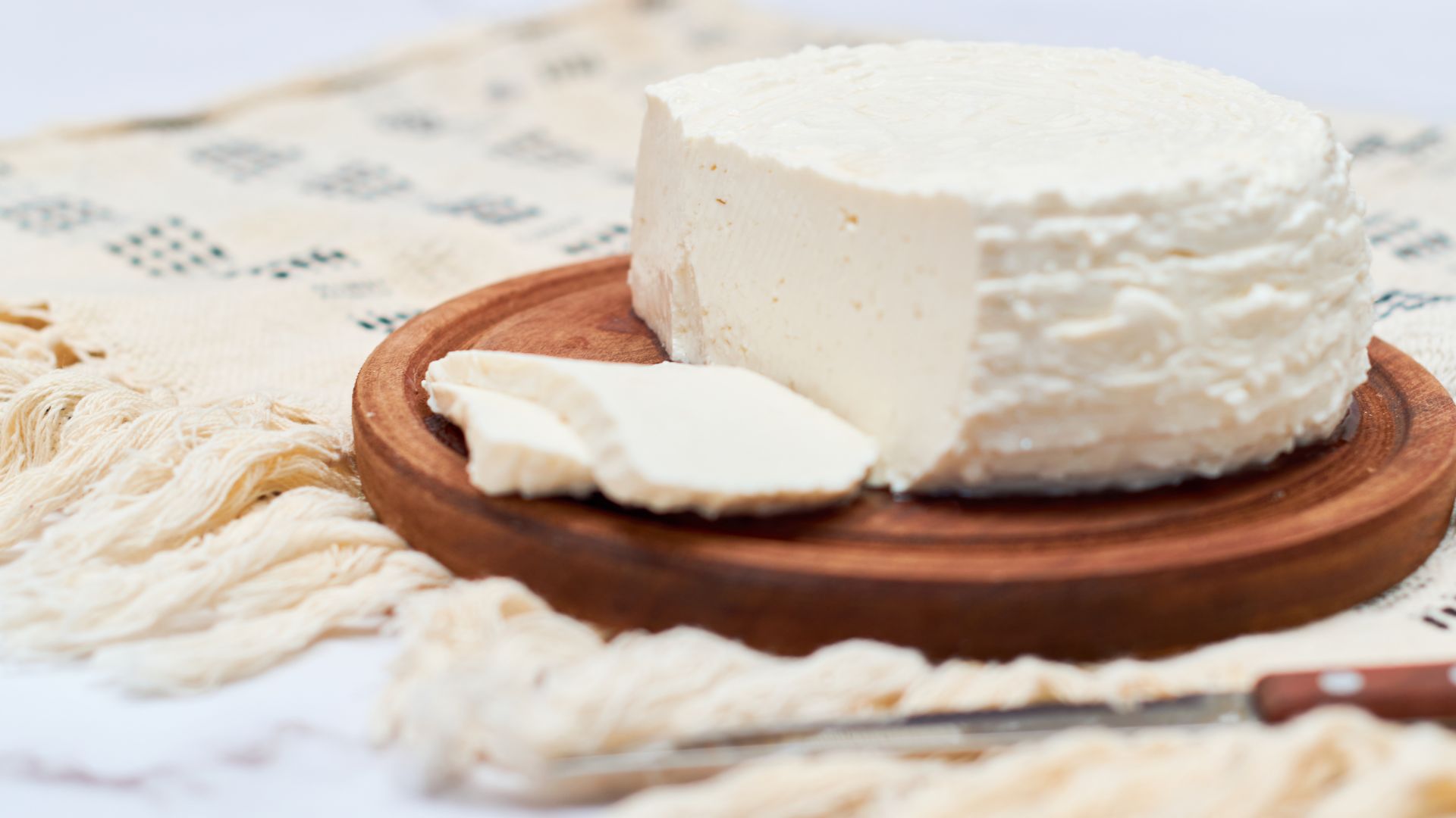M37944 - Blog - An Overview of Our Queso Blanco Panela-featured